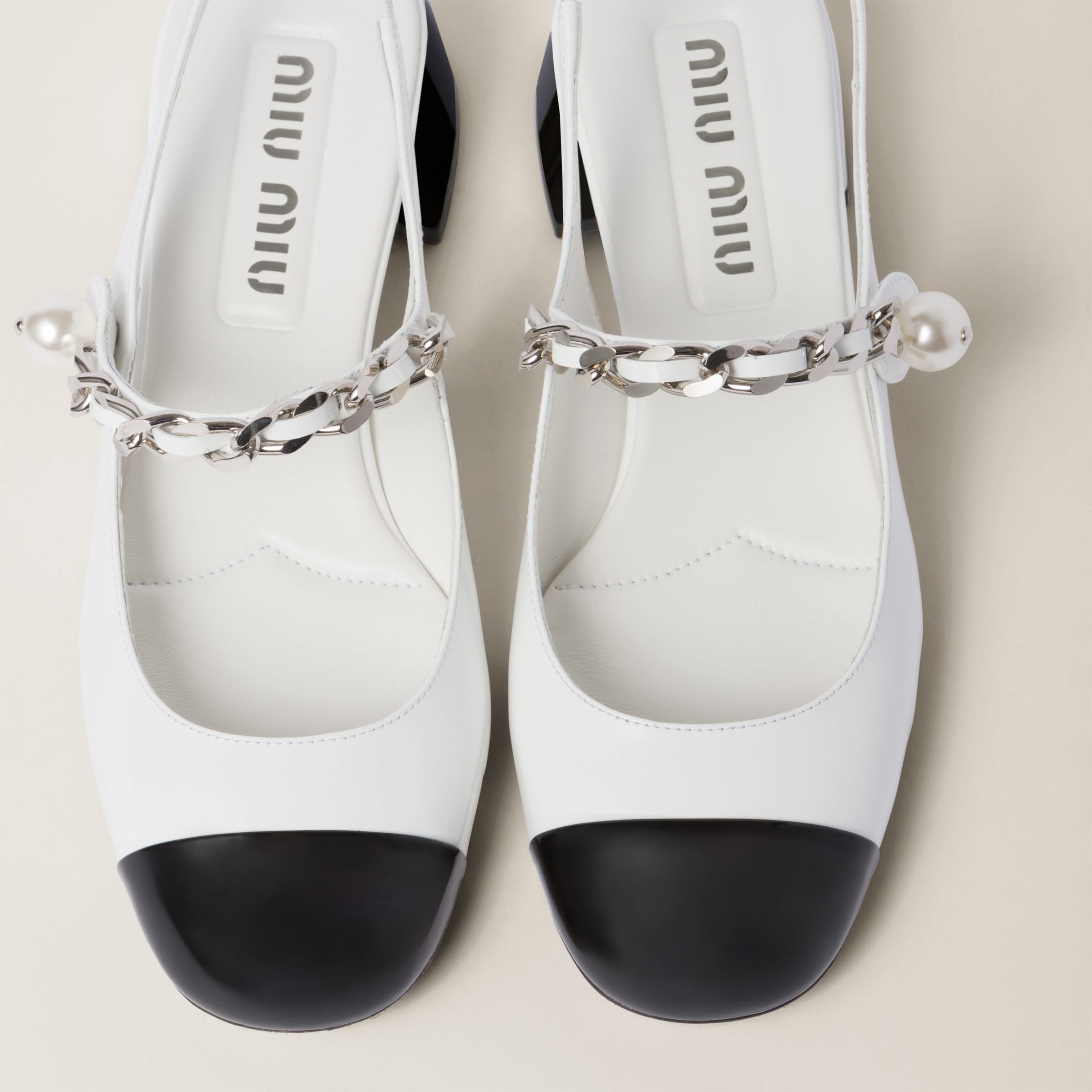 Two-tone patent leather slingback pumps - 4