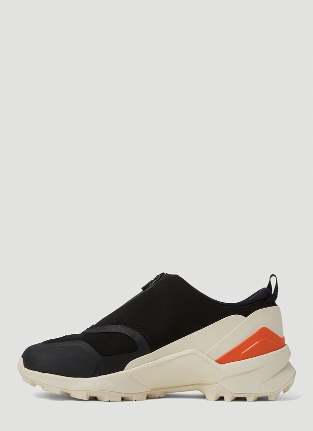 Swift R3 Terrex Sneakers in Black - 3