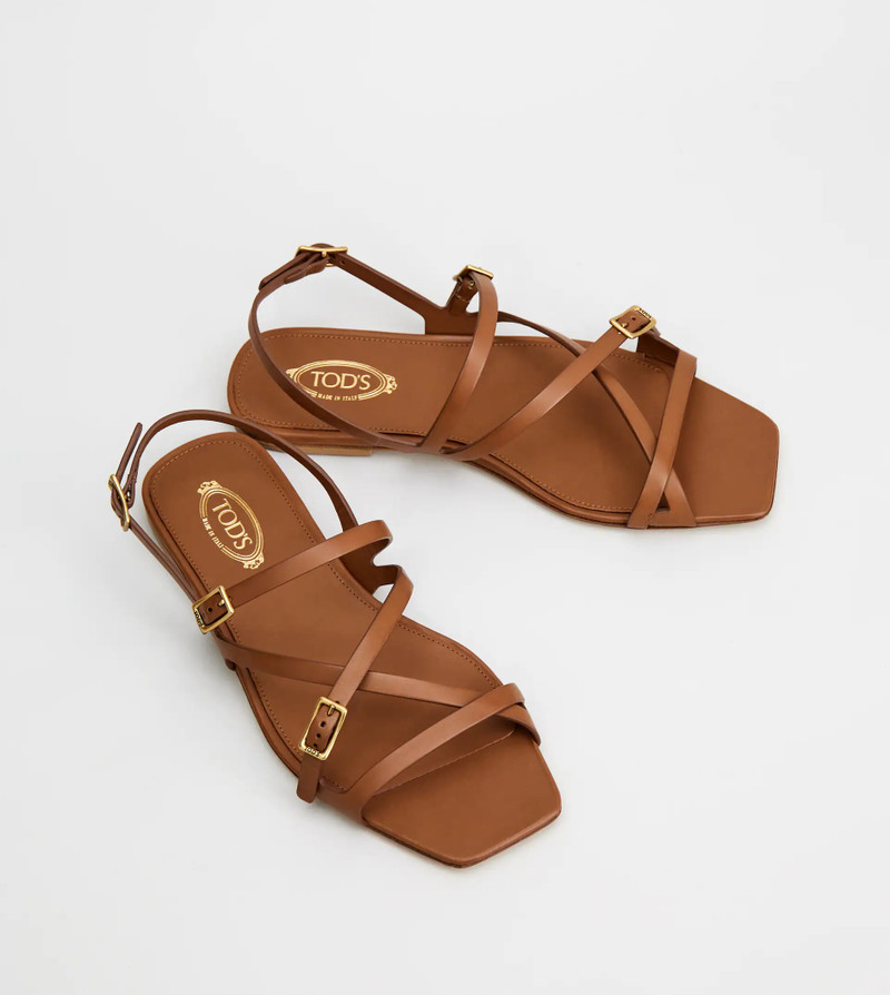 Tod's SANDALS IN LEATHER - BROWN outlook