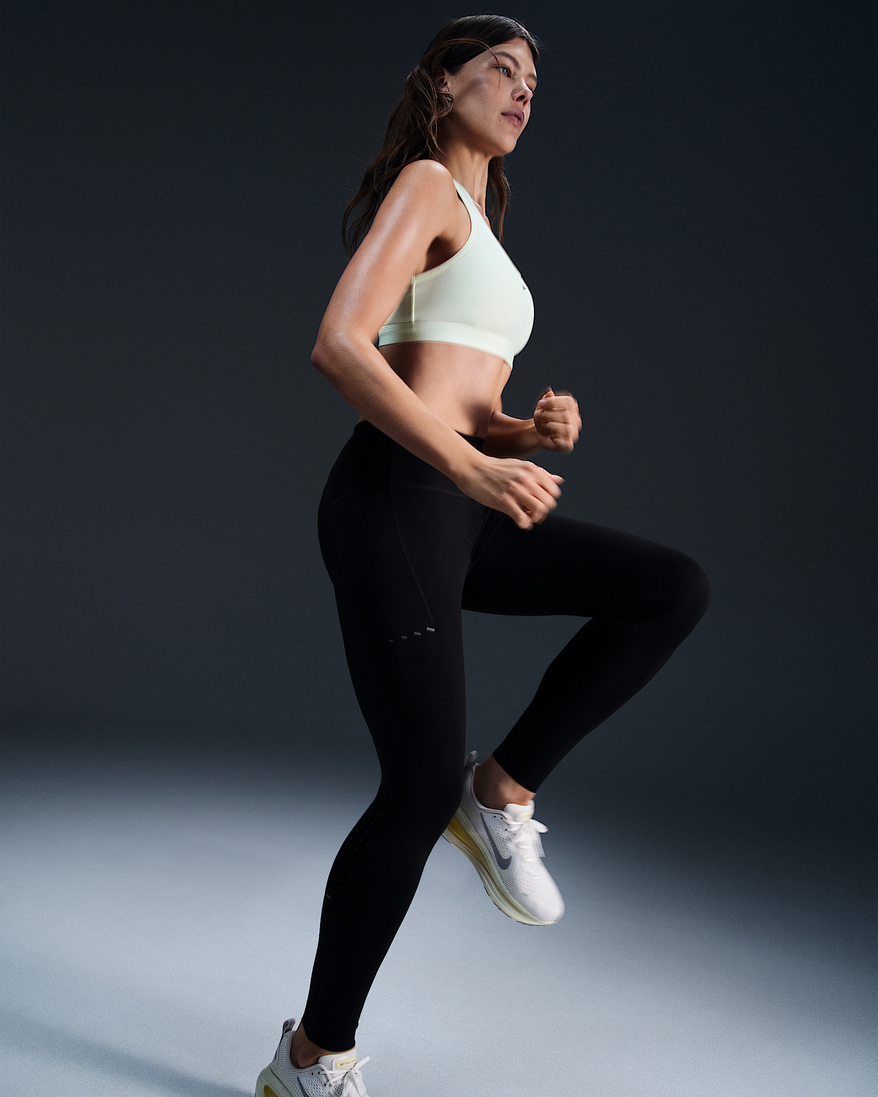 Nike Swift Women's High-Waisted 7/8 Running Leggings with Pockets - 4