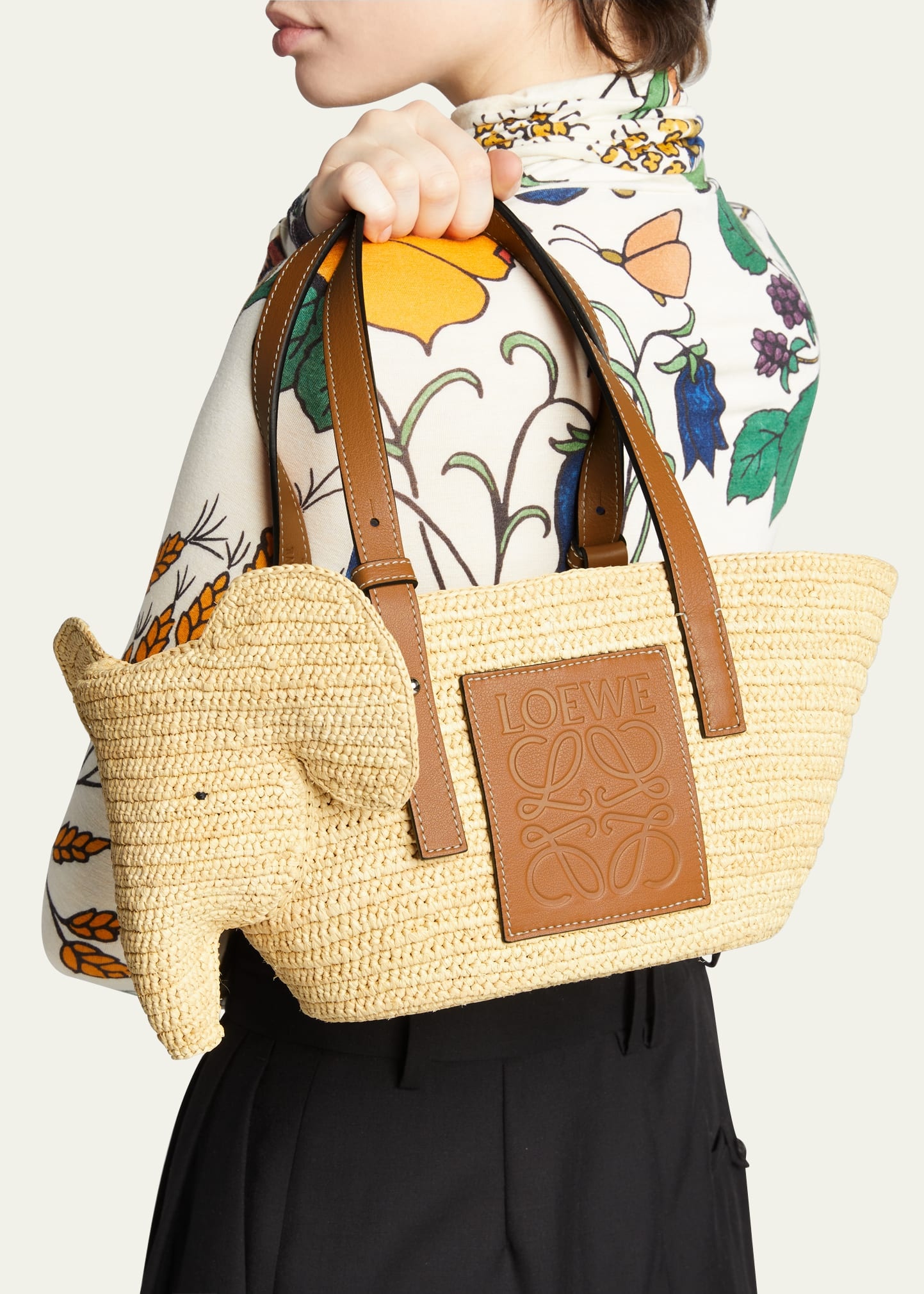 ☆関税込み☆【LOEWE】Elephant Small raffia and leather tote Elephant Small raffia basket bag in beige - Loewe | Mytheresa