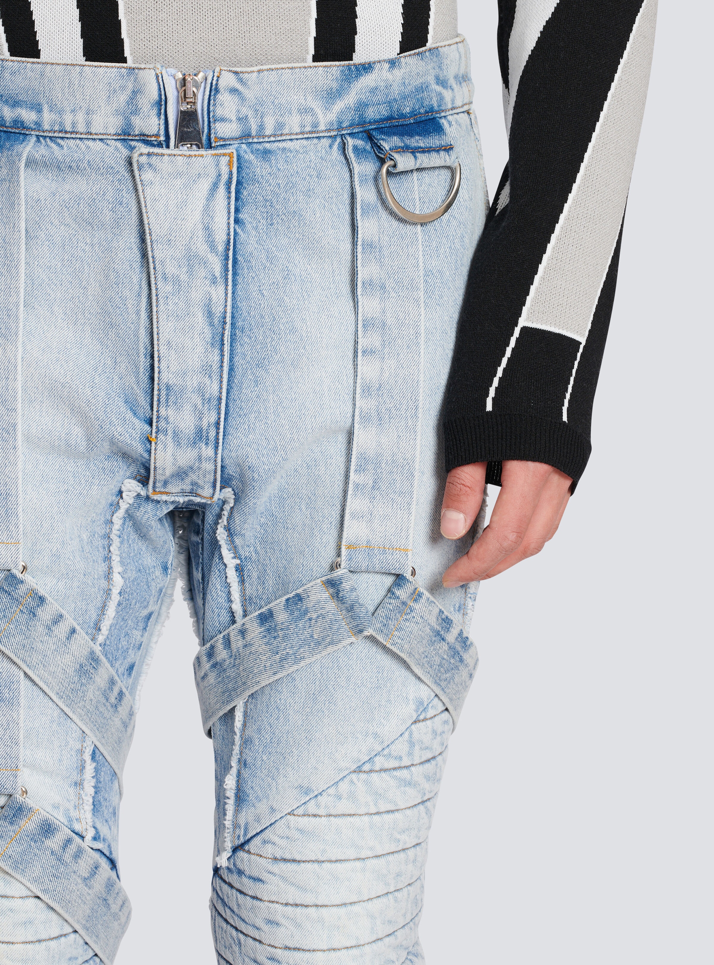 Cotton slim-fit jeans with straps - 6