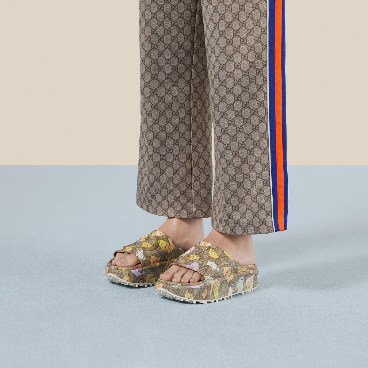 Gucci animal print rubber slide sandal - 3
