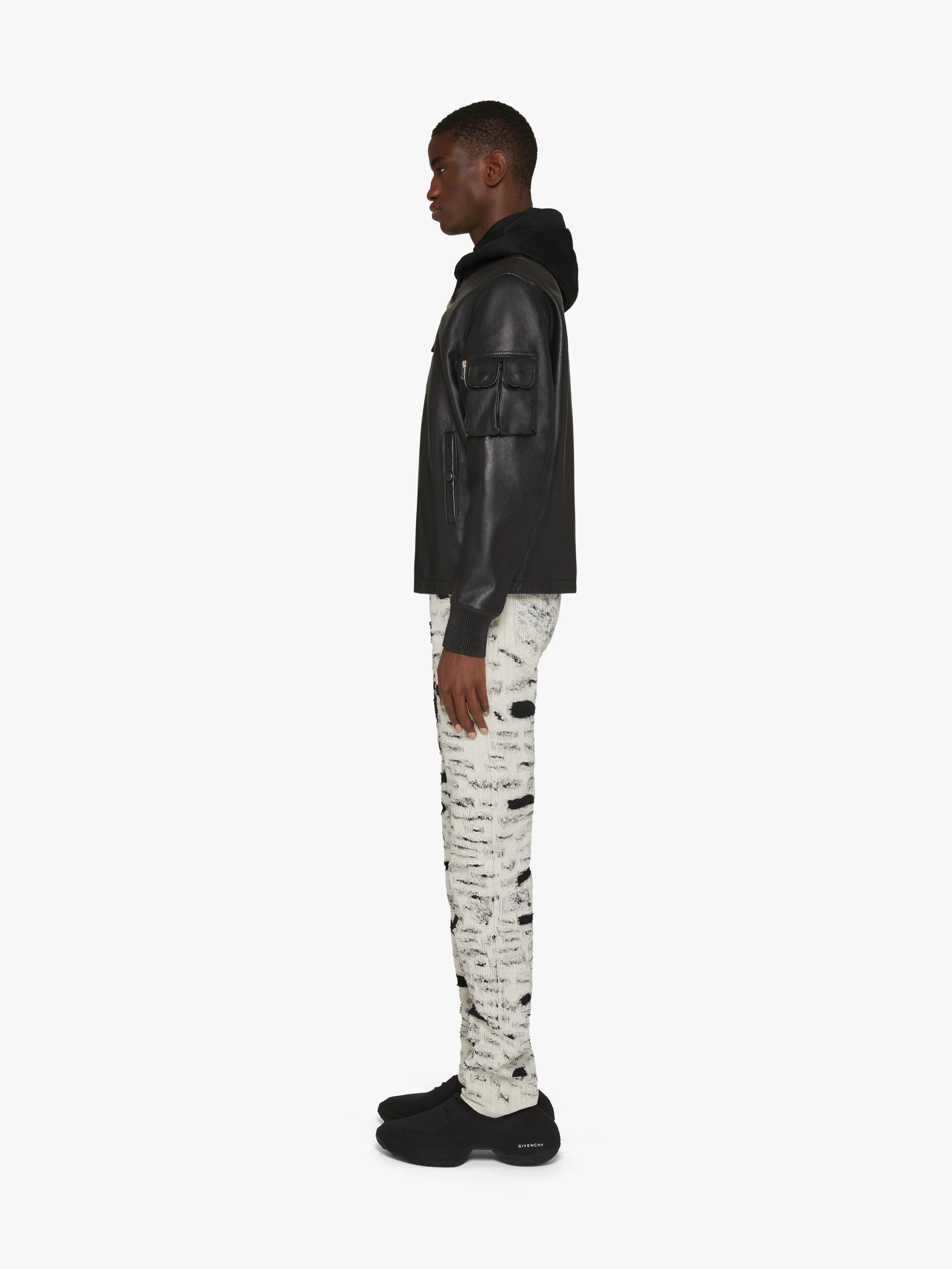 SLIM FIT JEANS IN DESTROYED DENIM - 3