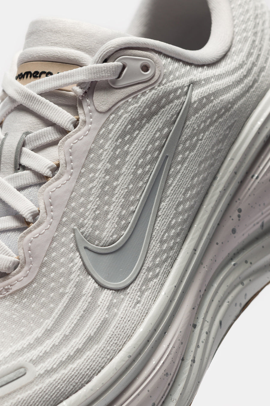 Vomero Plus Sneaker in Vast Grey/Wolf Grey/Off White/Hemp - 5