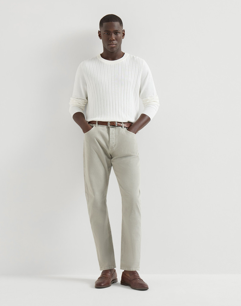 Garment-dyed comfort denim leisure fit five-pocket trousers 5