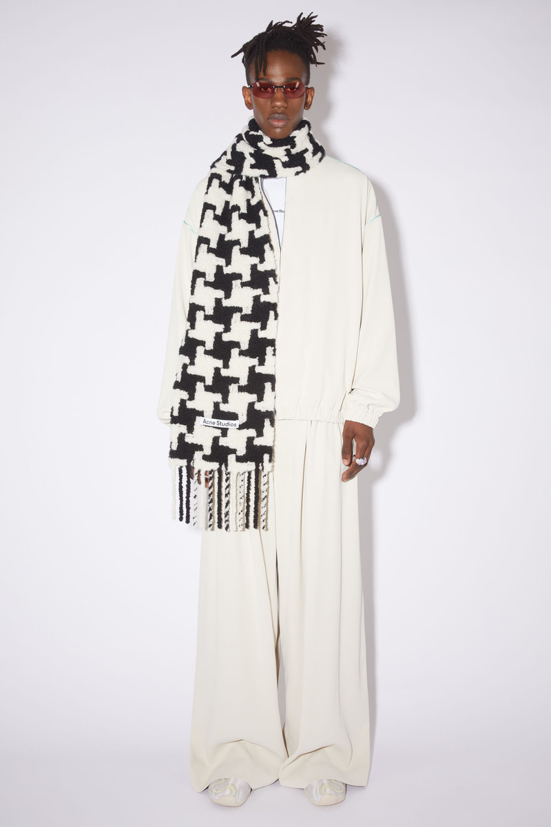 Houndstooth scarf - White/black 3