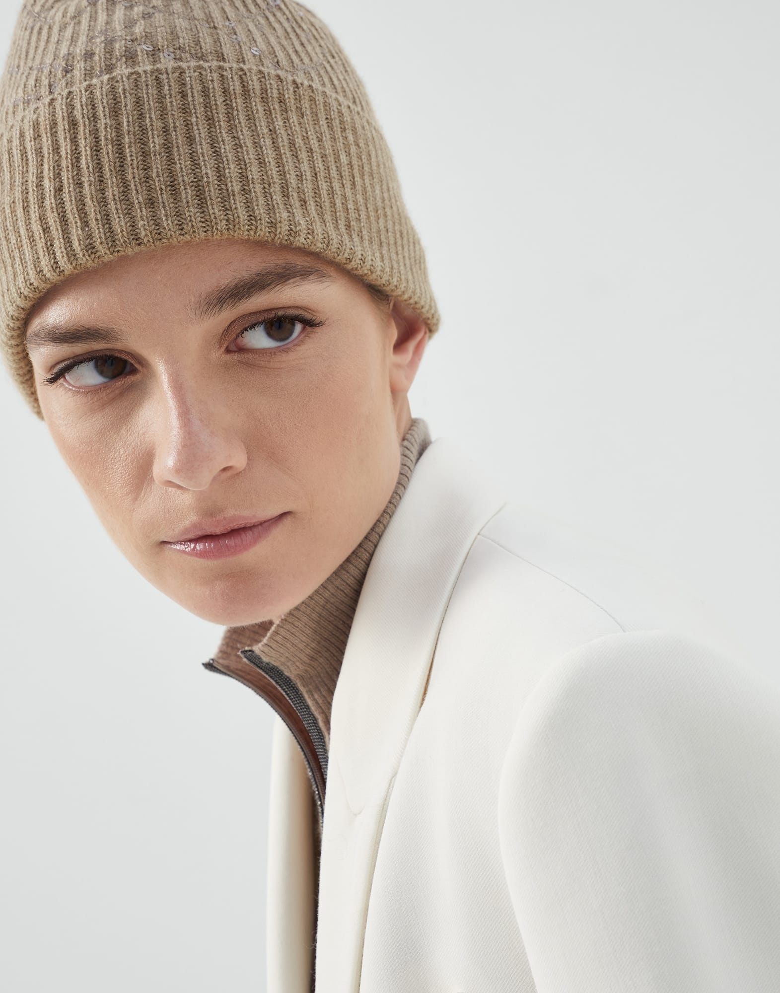 Cashmere English rib beanie with dazzling embroidery - 3