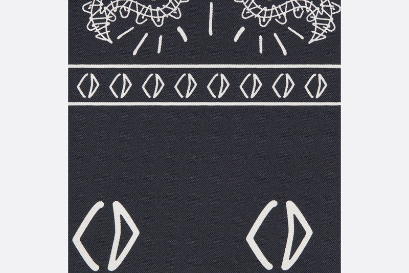 Bermuda Shorts with Bandana Motif 3