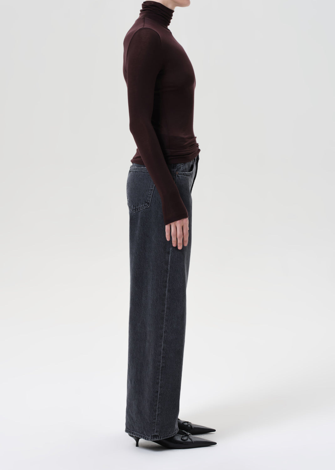 LOW CURVE JEAN IN SYMBOLIC - 3