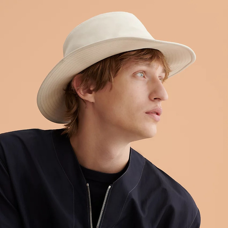 Hermès Edouard hat outlook