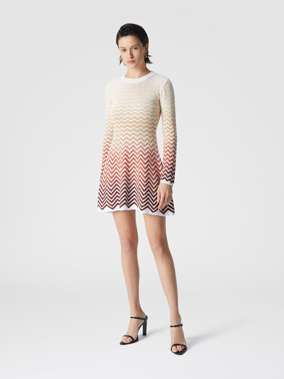 Flared mini-dress with dégradé chevron motif - 2