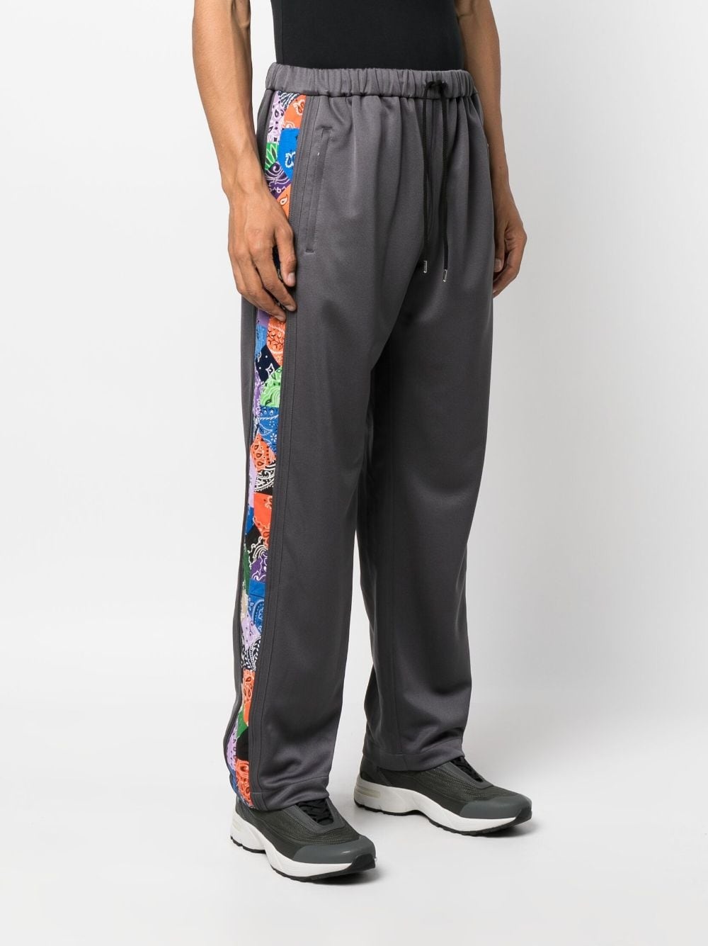 drawstring-waistband bandana-print trousers - 3