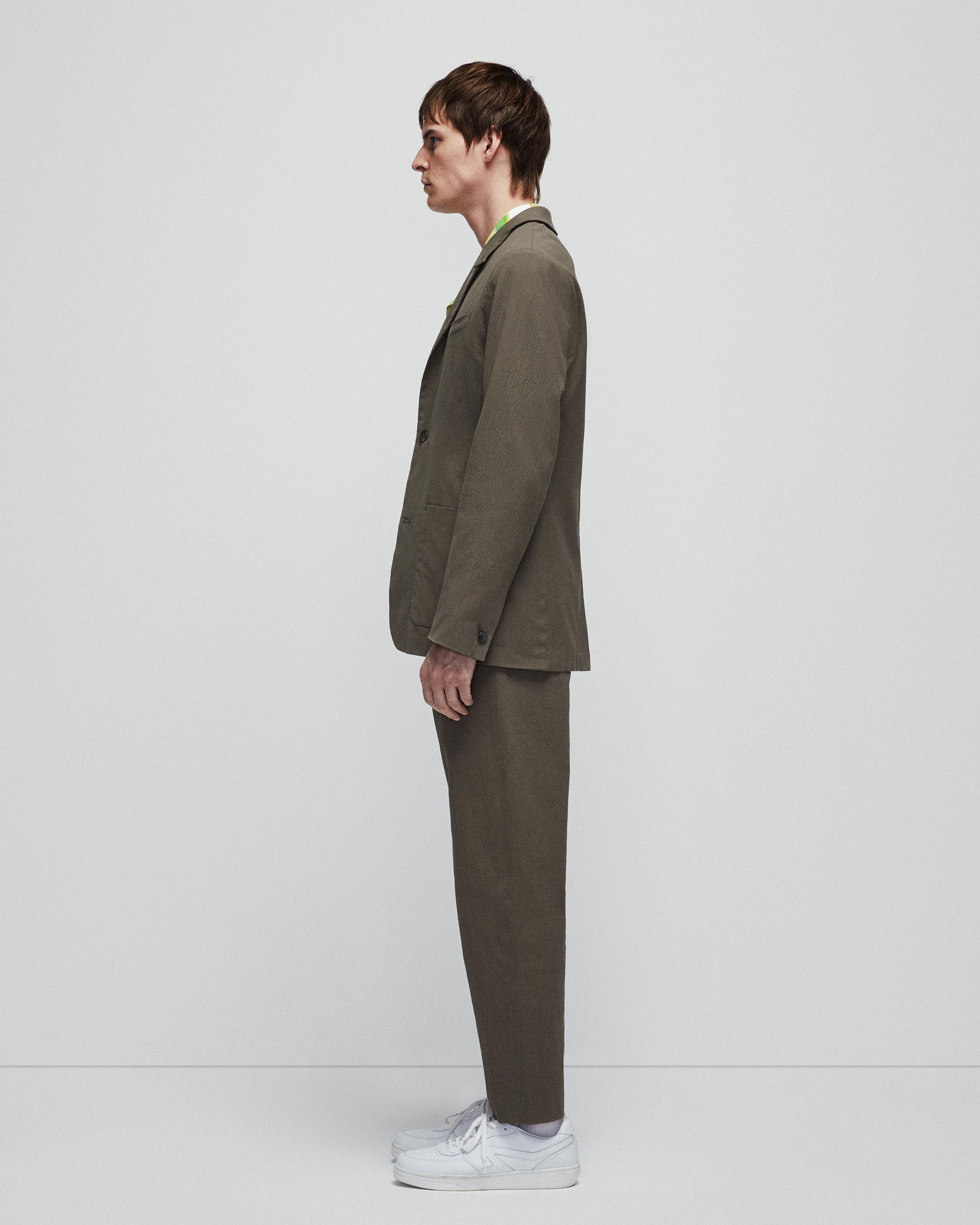 Linden Blazer
Stretch Seersucker Blazer - 5