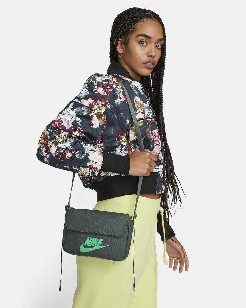 Nike Sportswear Women's Futura 365 Crossbody Bag (3L) 1