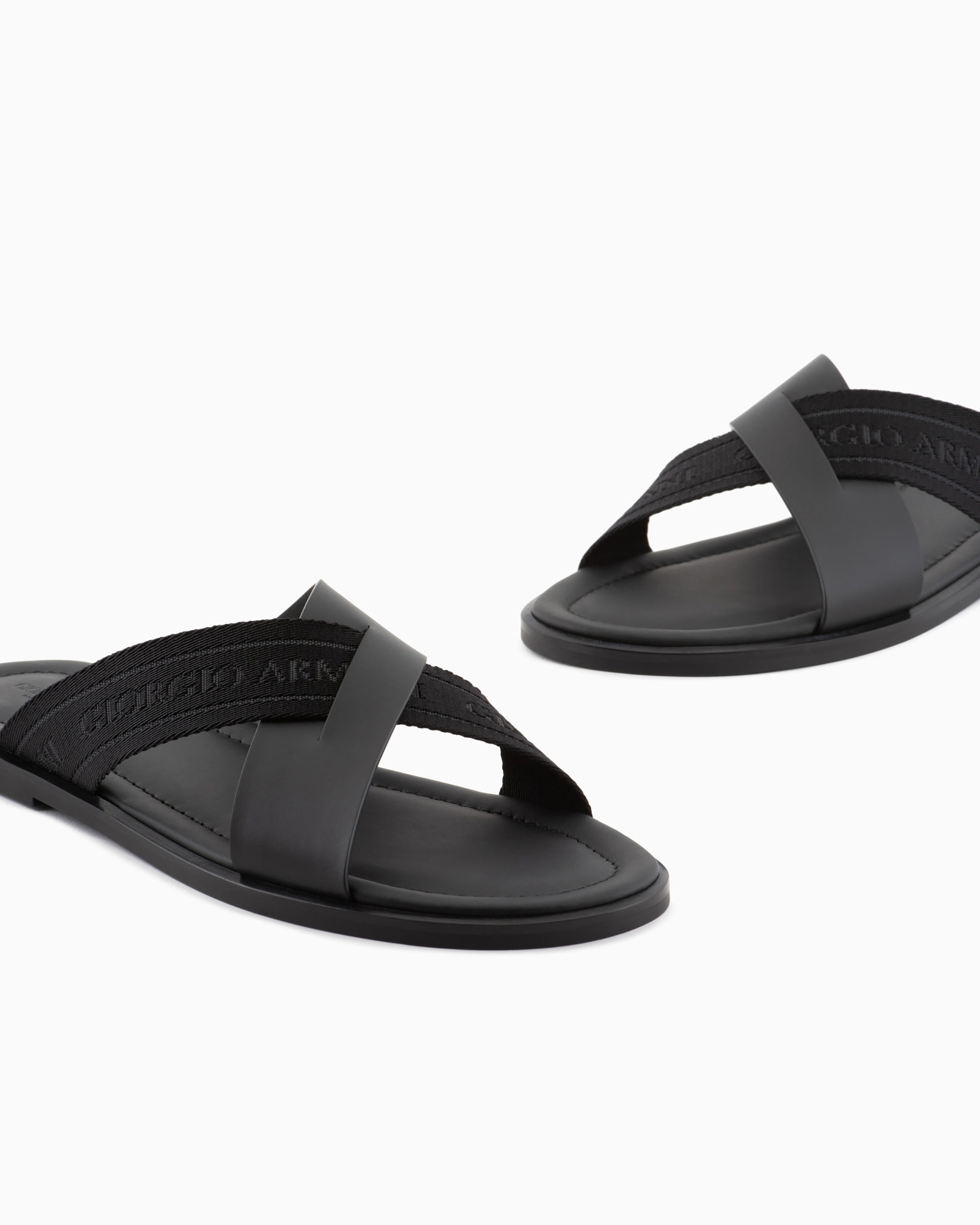 Leather cross sandals with two-toned tape - 5