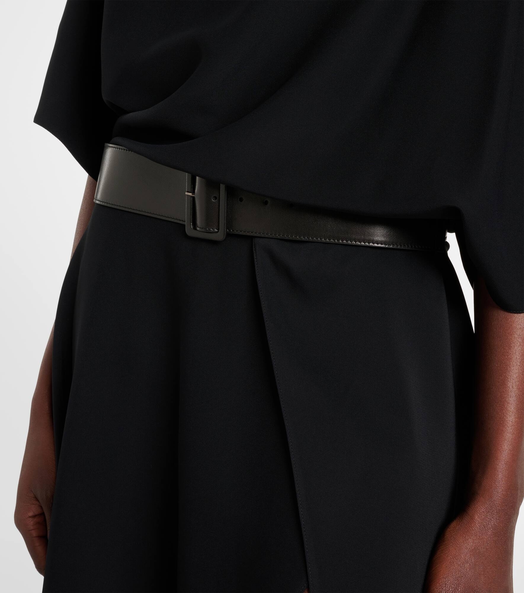 Belted leather-trimmed midi dress - 5