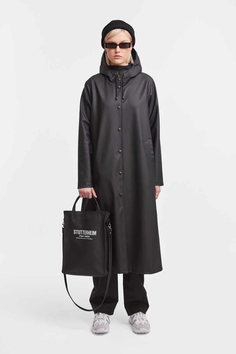 Stutterheim Mosebacke Long Raincoat Black outlook
