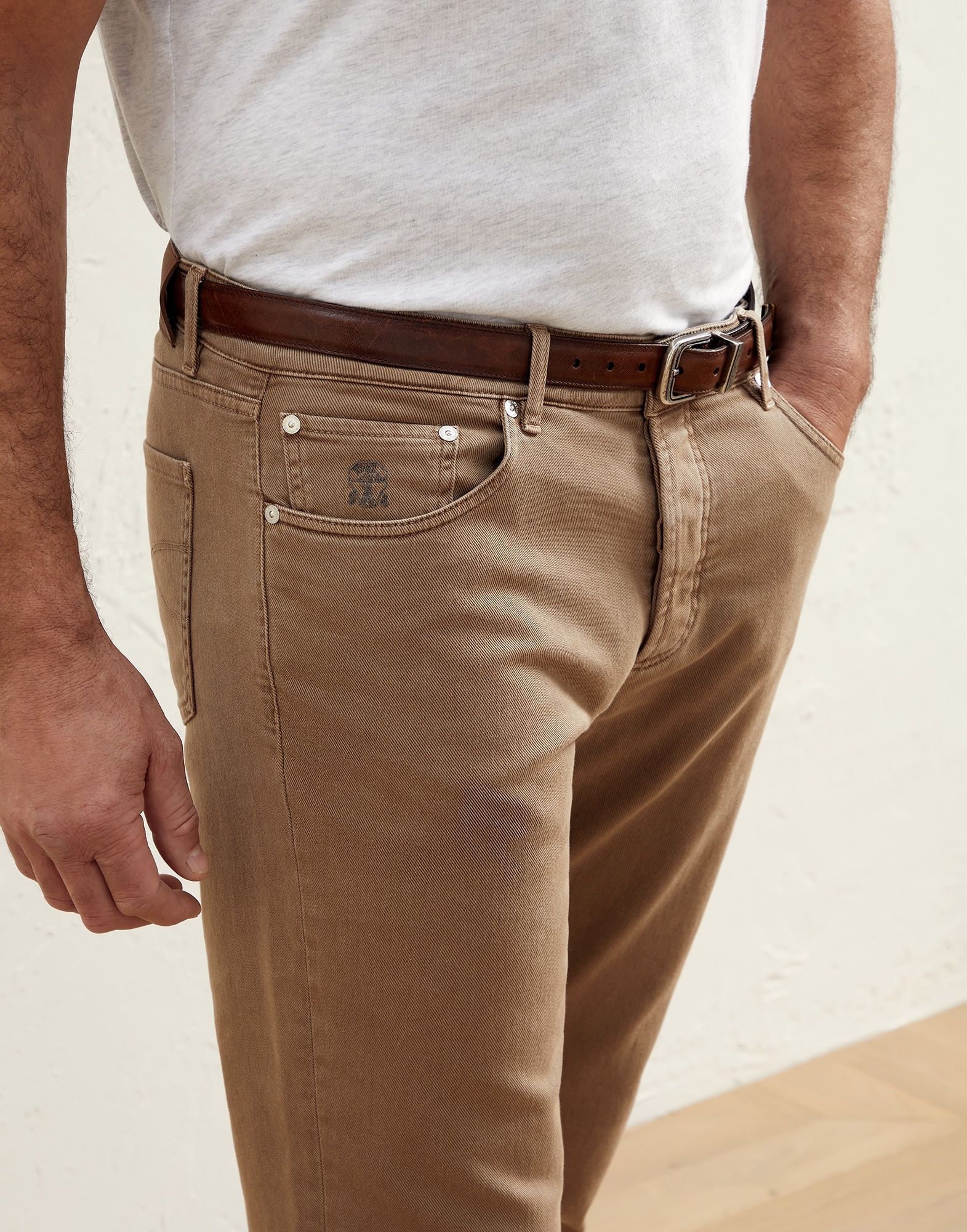 Dyed comfort denim traditional fit five-pocket trousers - 3