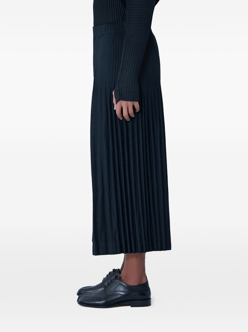 ISSEY MIYAKE pleated elasticated trousers outlook