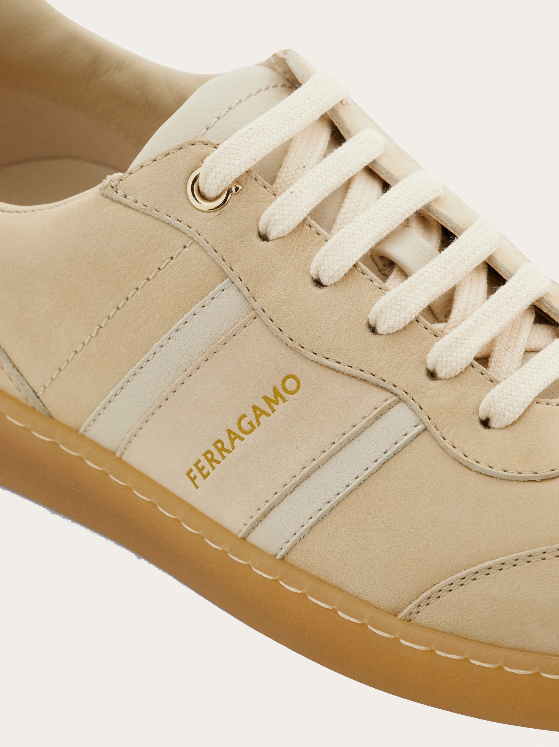 Low-top sneaker with logo - 7