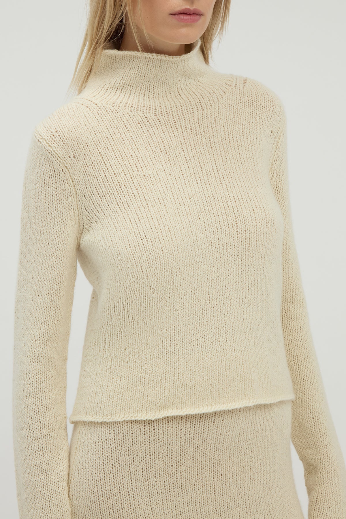 Daina Cropped Knit Turtleneck in Ivory Cashmere - 5