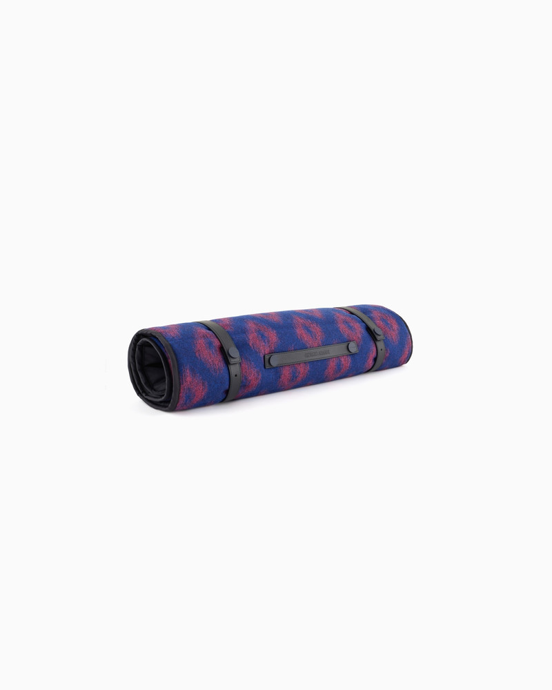 GIORGIO ARMANI Poldo X Giorgio Armani Travel mat in Ikat jacquard flannel outlook