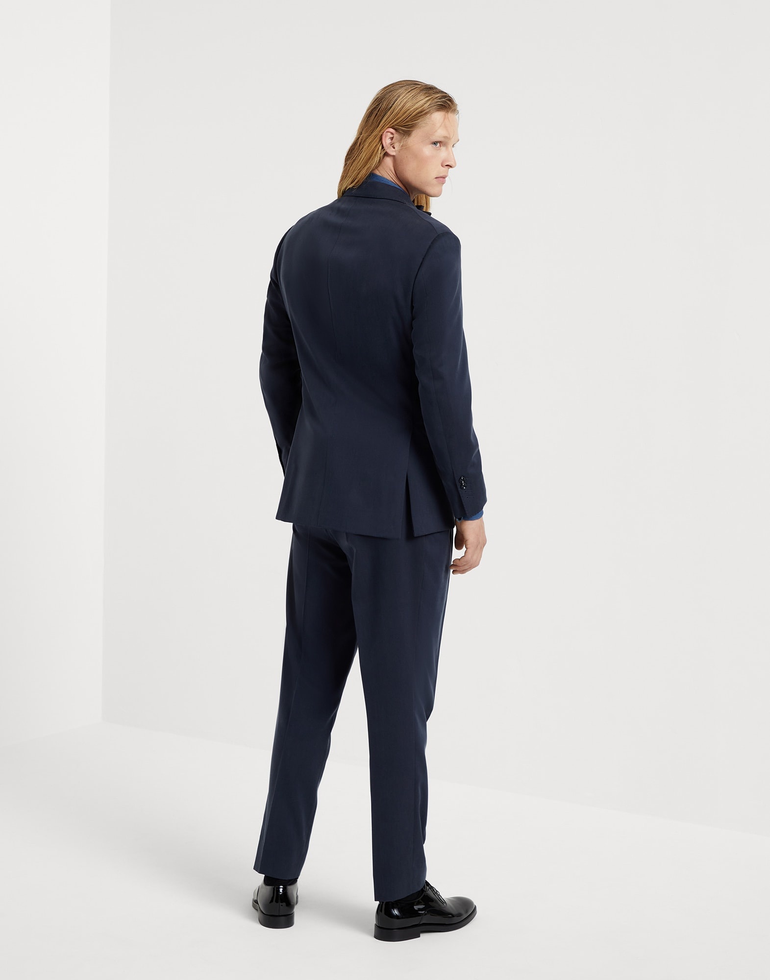 Délavé silk twill tuxedo with one-and-a-half breasted jacket and double-pleated trousers - 2