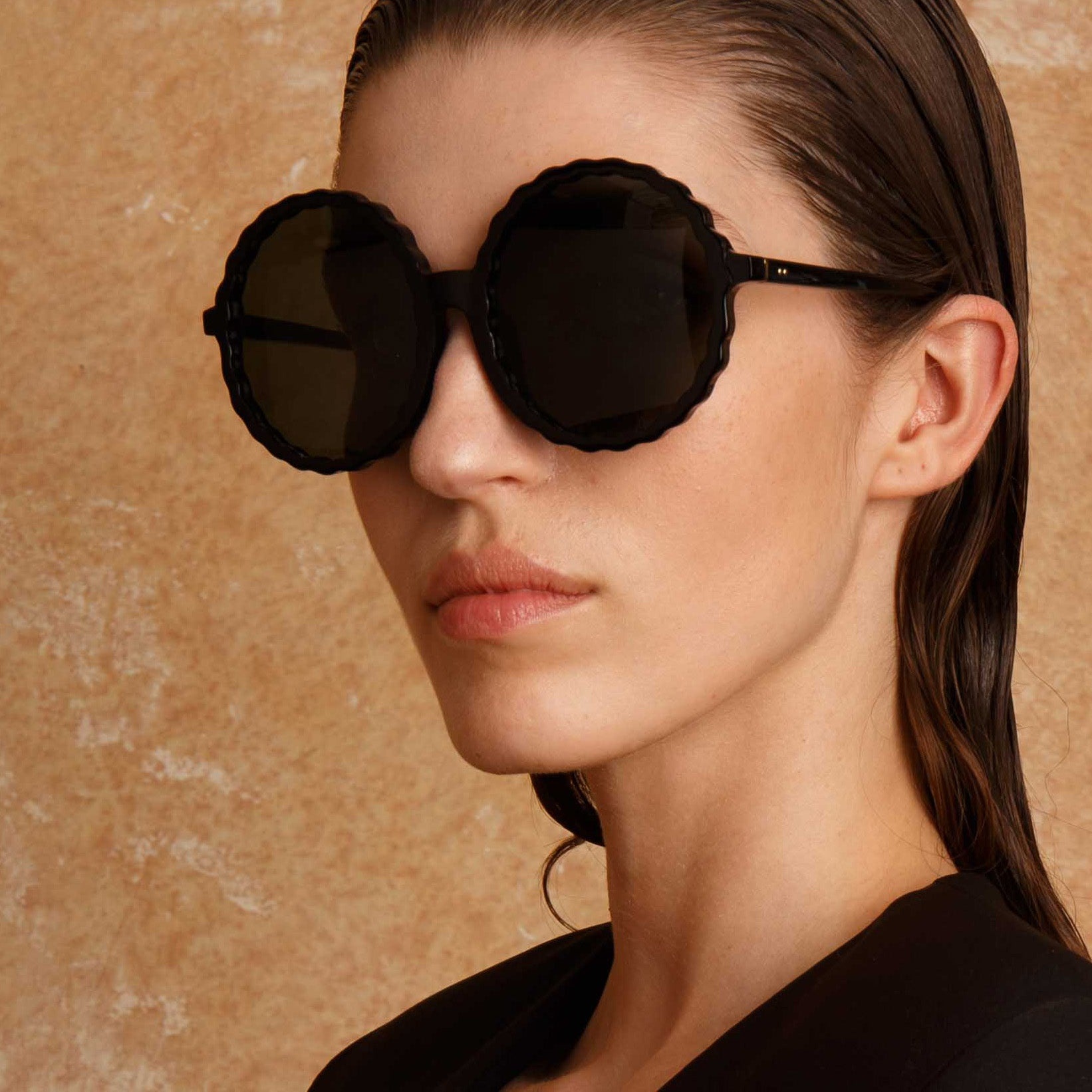 NOVA ROUND SUNGLASSES IN BLACK - 6