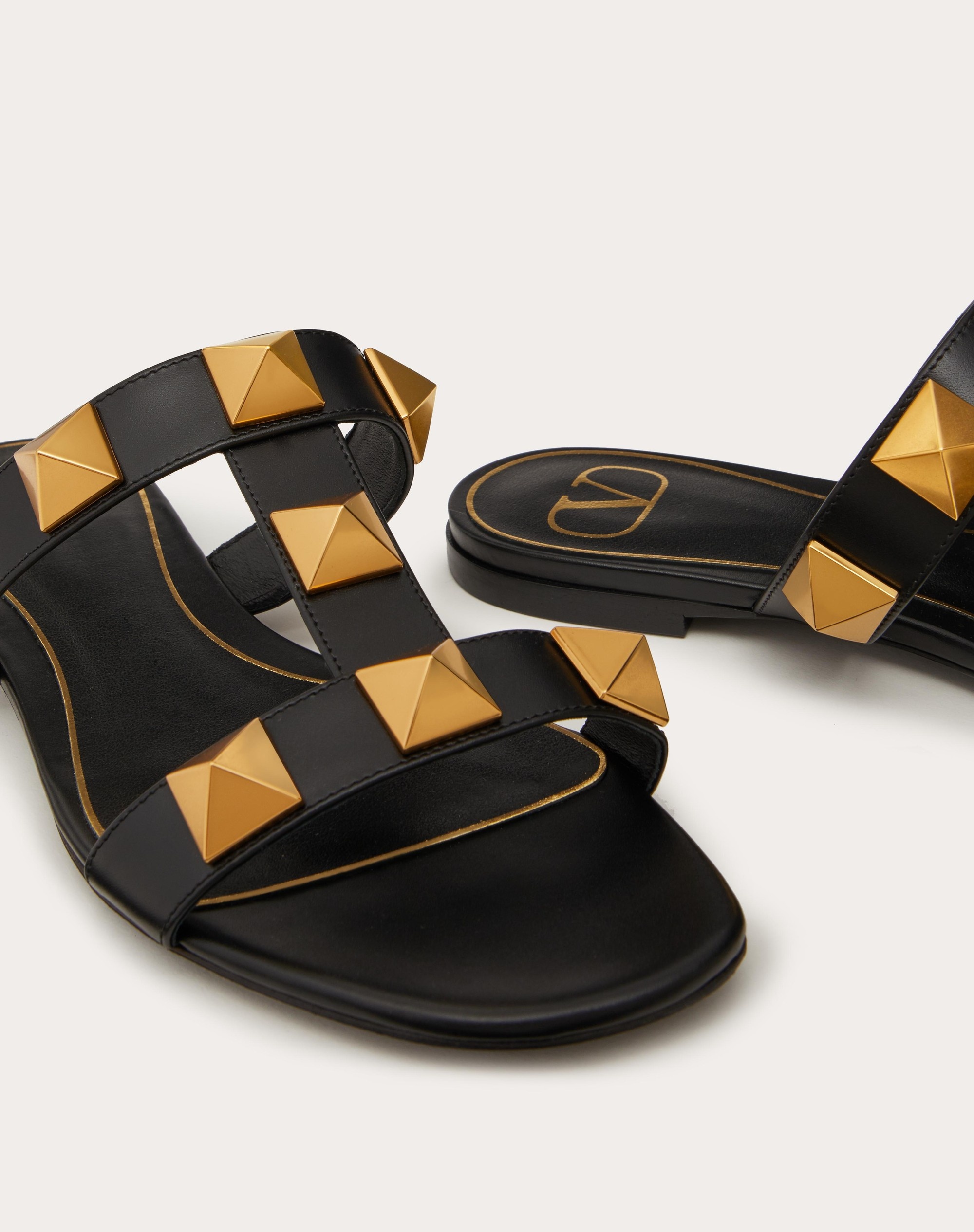 ONE STUD CALFSKIN FLAT THONG SANDAL