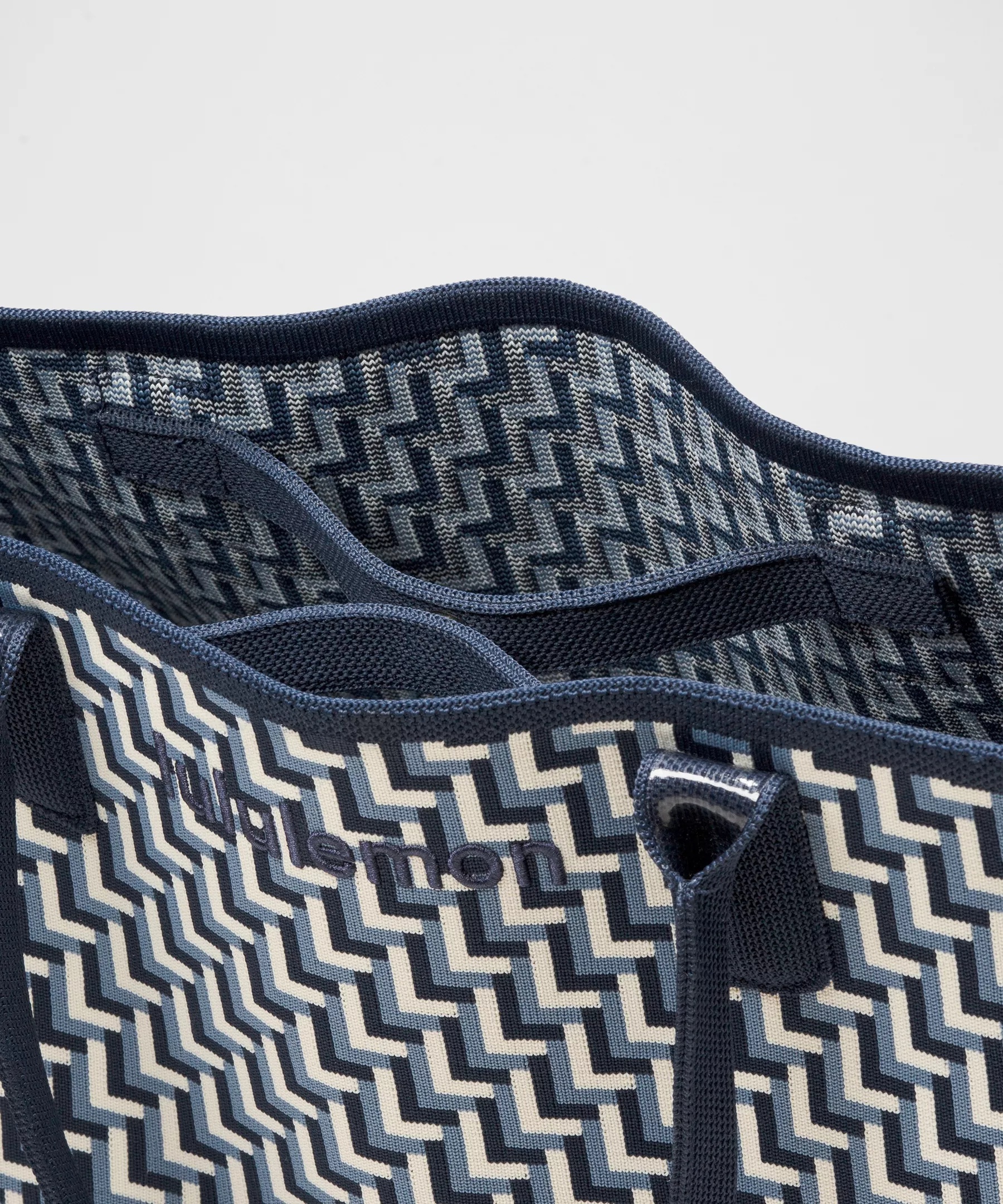 Classic Knit Tote Bag 18L - 4