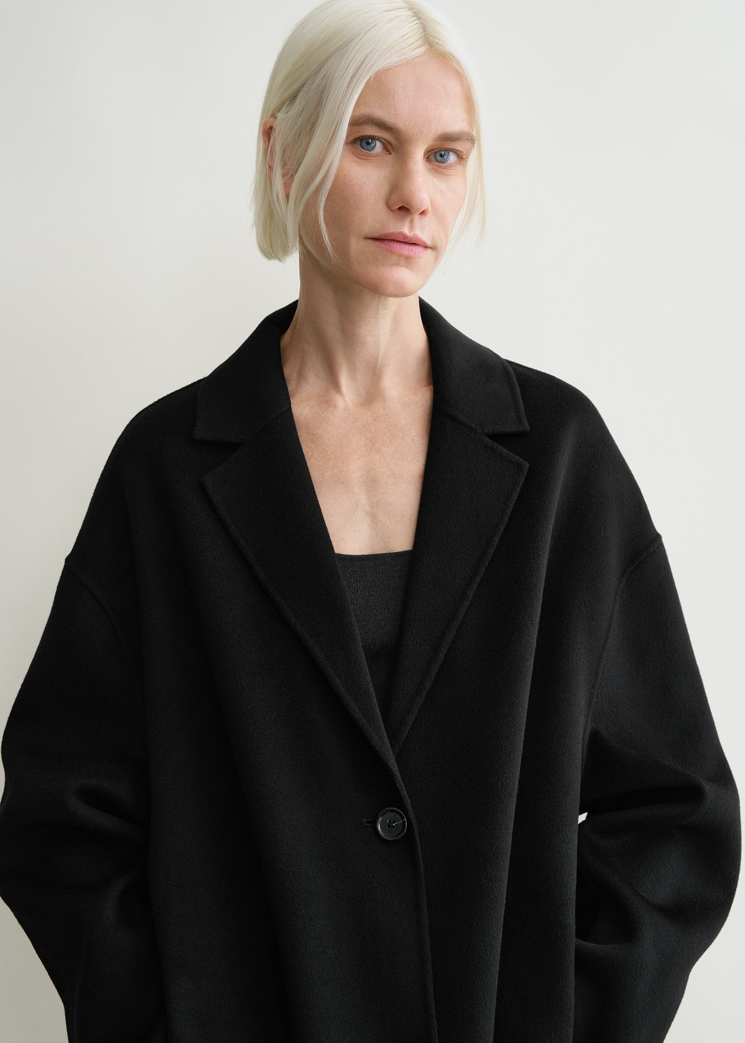Totême Doublé cocoon coat black | REVERSIBLE