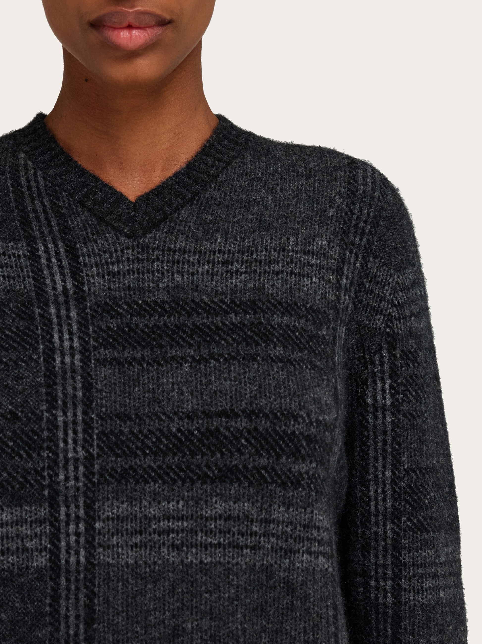 V-neck jumper - 4