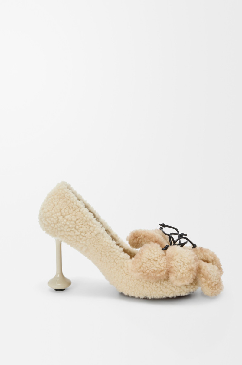 Toy pump in shearling 1