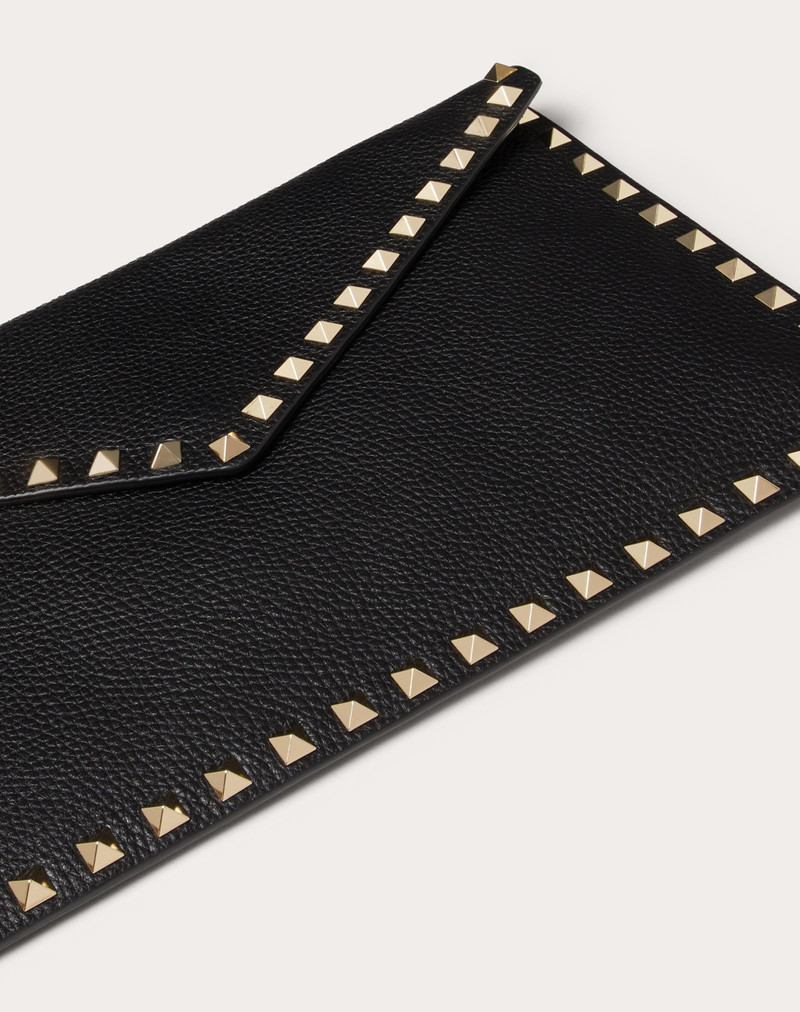 ROCKSTUD GRAINY CALFSKIN ENVELOPE POUCH 7