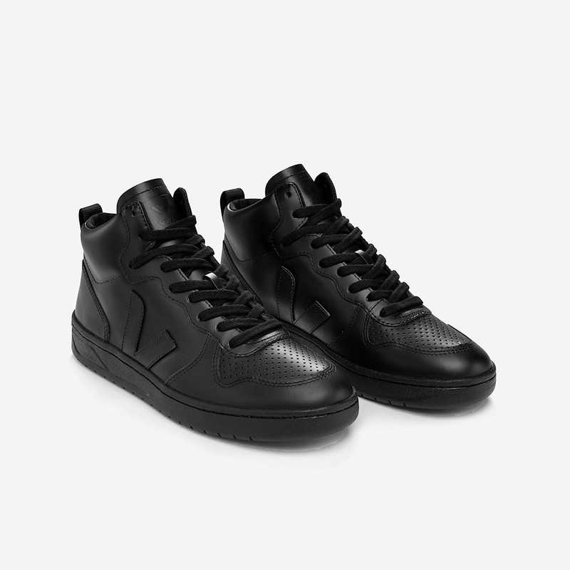 VEJA V-15 LEATHER FULL BLACK outlook