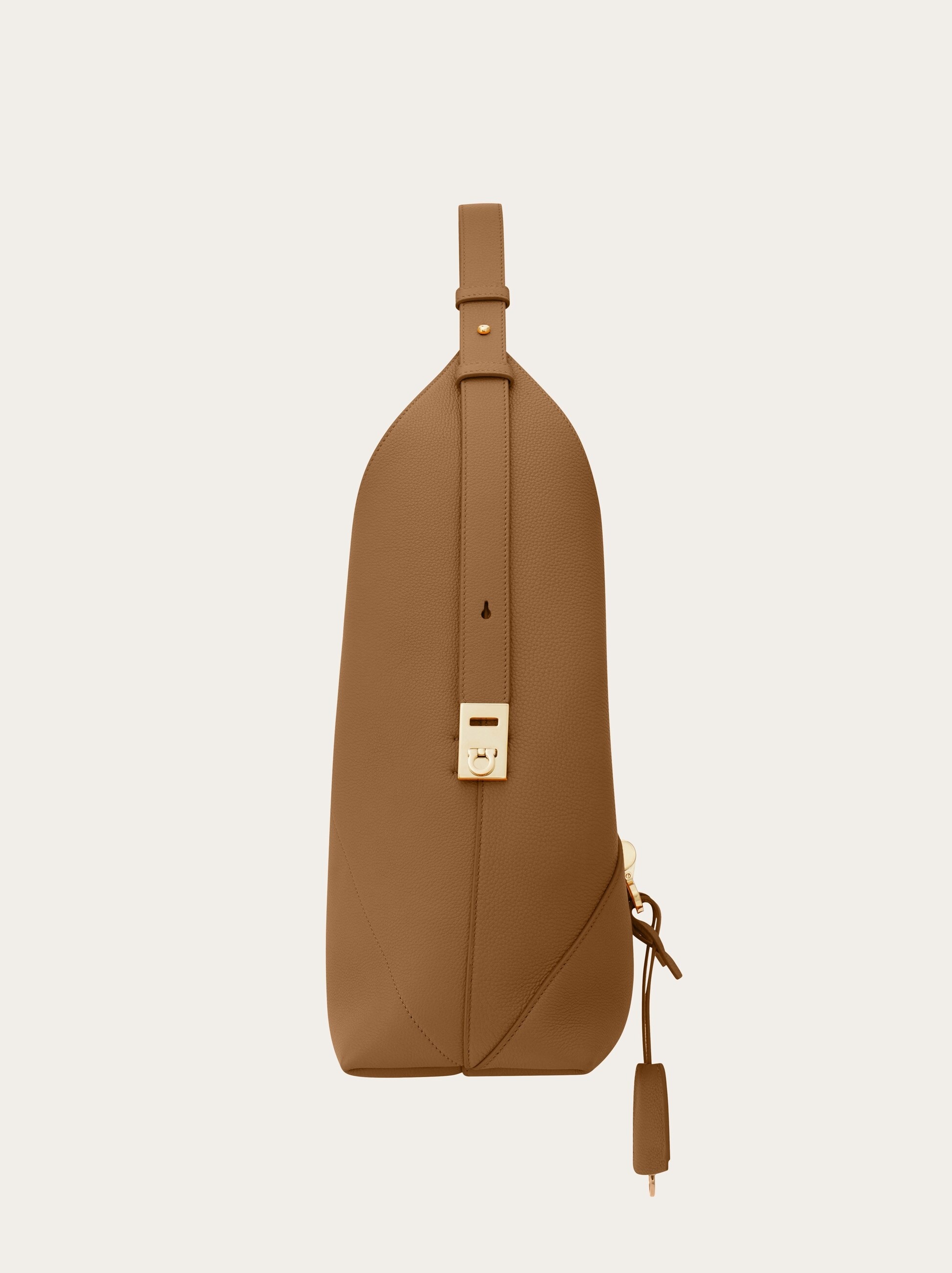V-shaped hobo bag (M) - 4