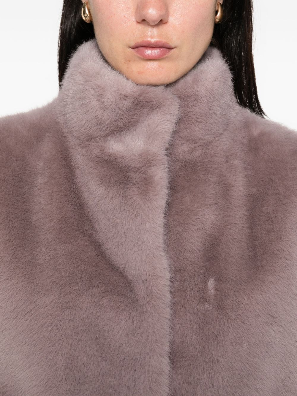 sleeveless faux-fur gilet - 5