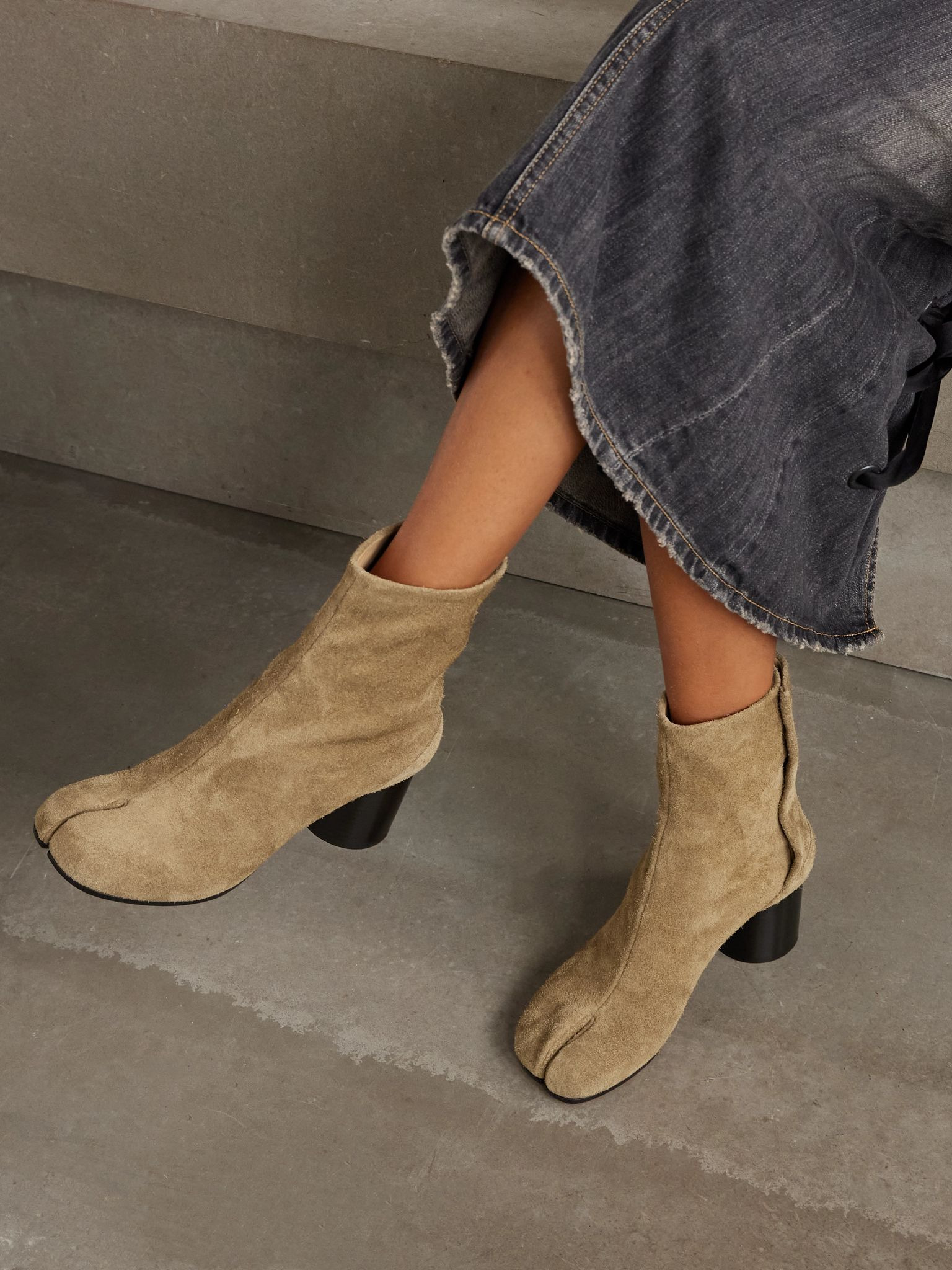 Tabi split-toe suede ankle boots Camel - 2