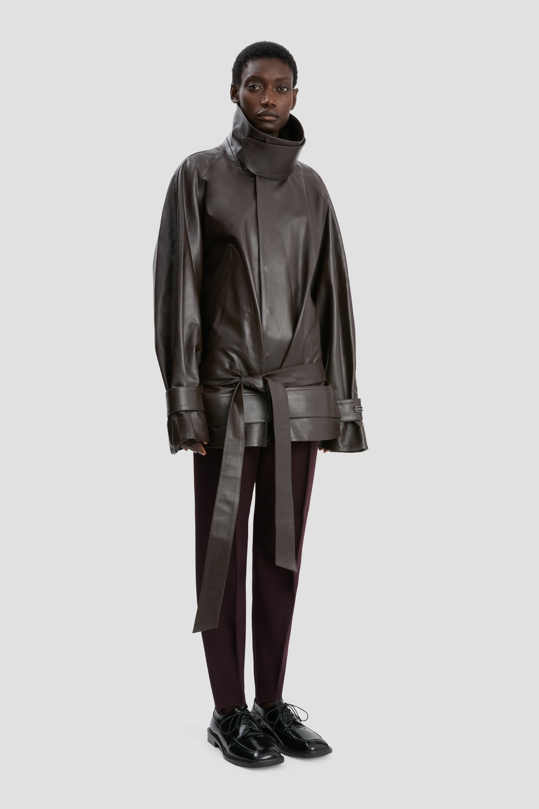 Cropped Belted Leather Trench In Dark Chocolate - 4