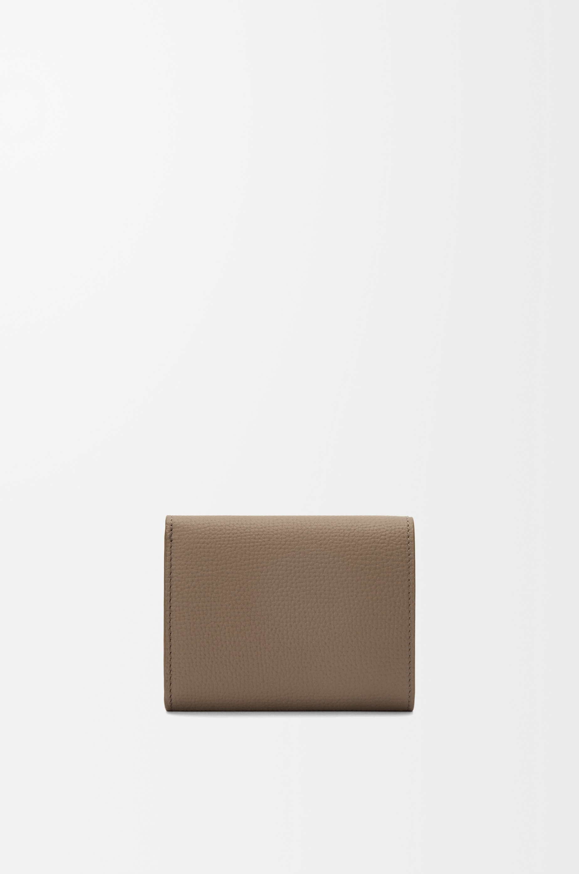 Anagram trifold wallet in pebble grained calfskin - 5
