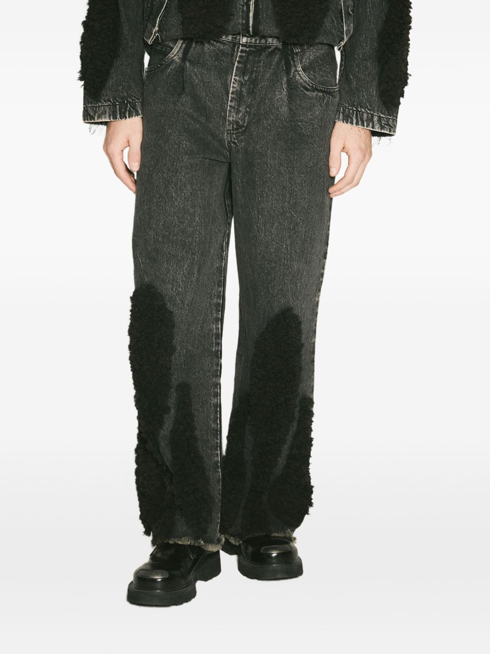 frayed-hem shearling-panel jeans - 1