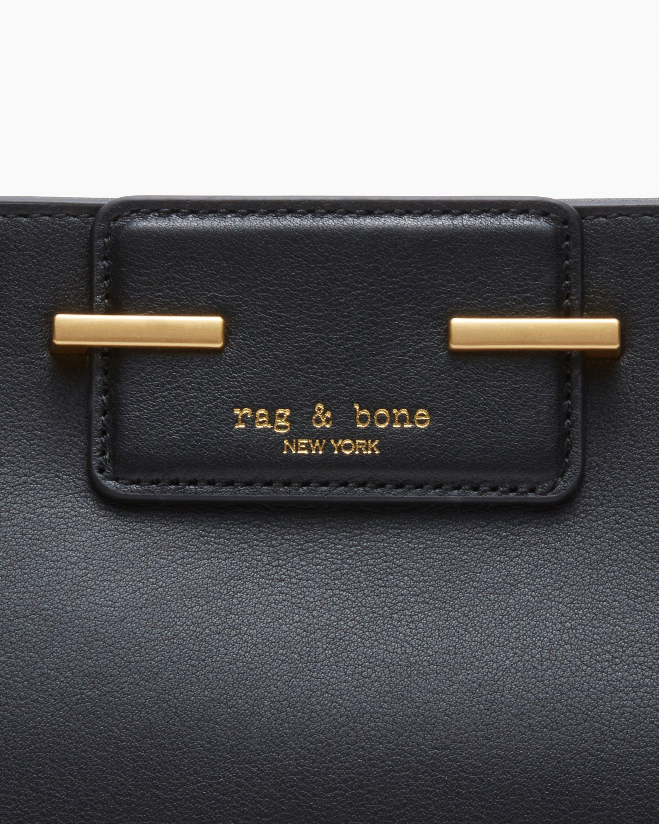 Realm Crossbody Bag
Leather - 6