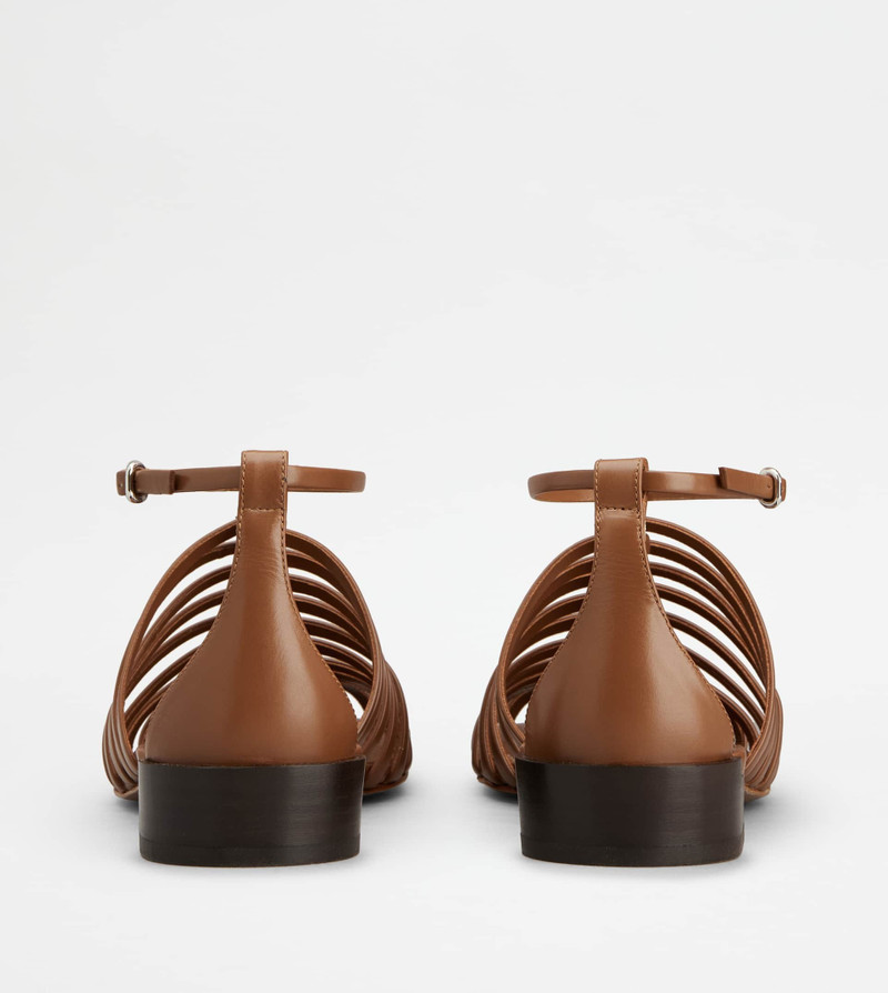 Tod's SANDALS IN LEATHER - BROWN outlook