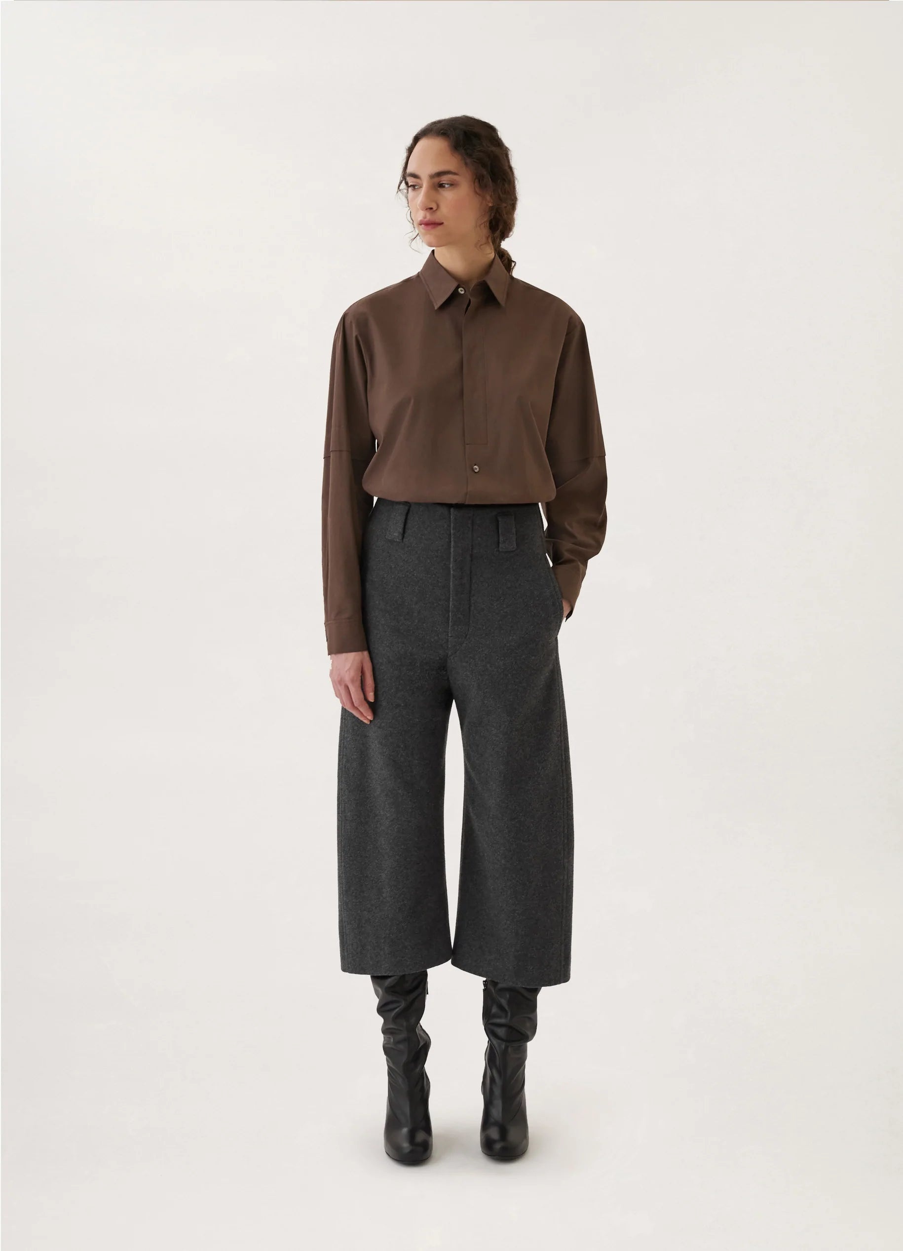 CROPPED CURVED PANTS
SOFT FELTED WOOL - 1