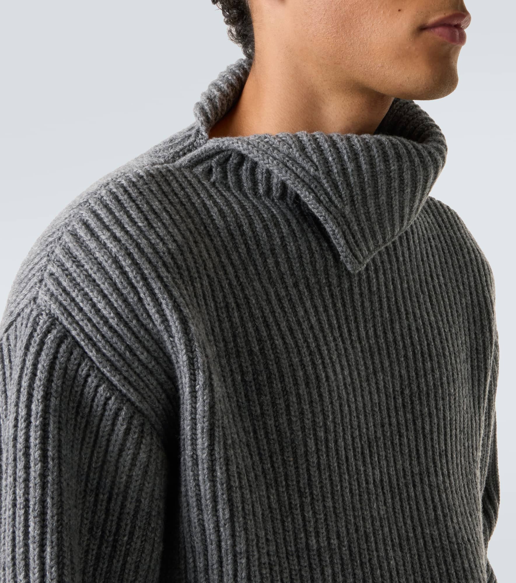 Wool turtleneck sweater - 5