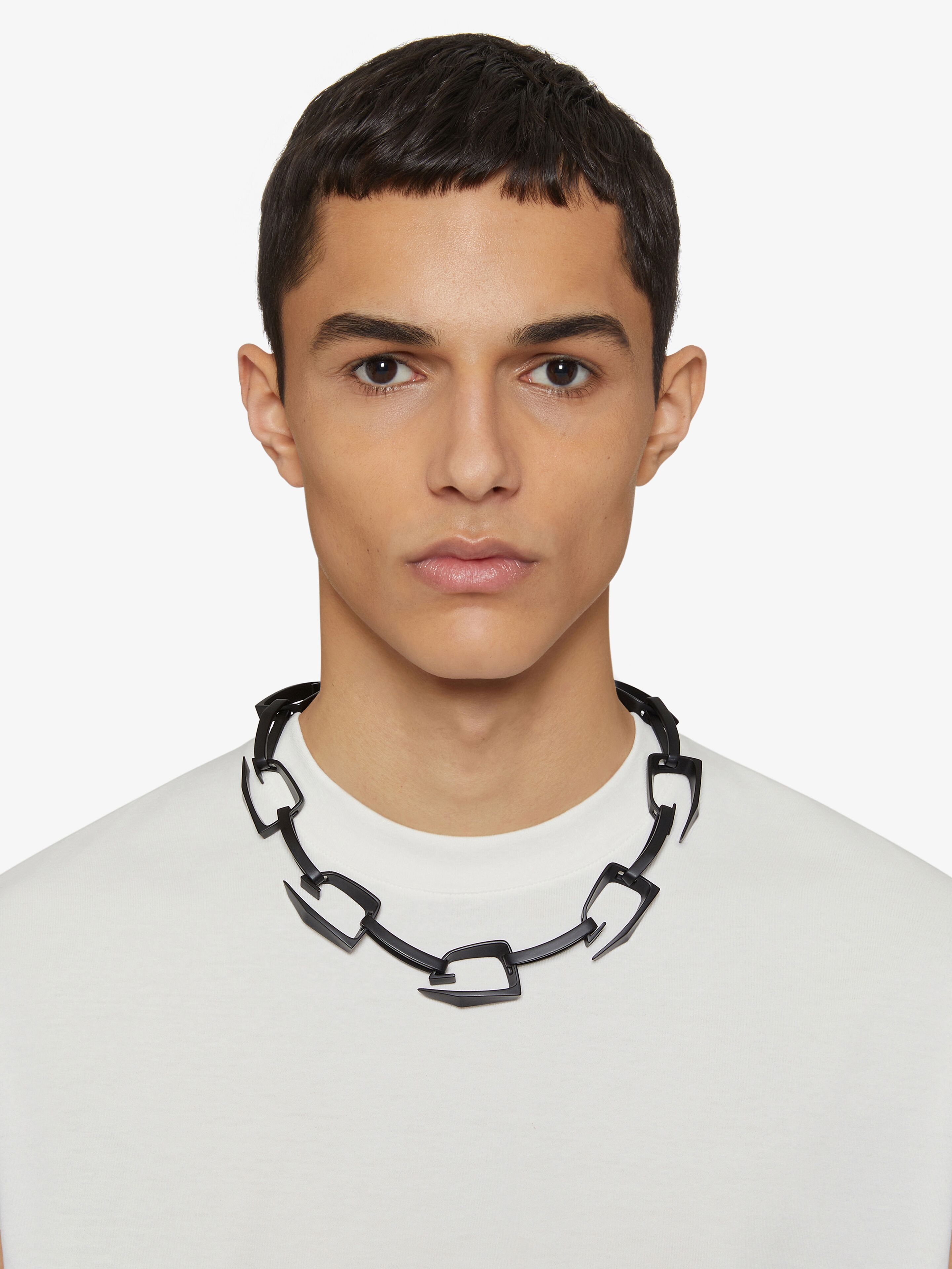 LARGE GIV CUT NECKLACE IN METAL AND ENAMEL - 2