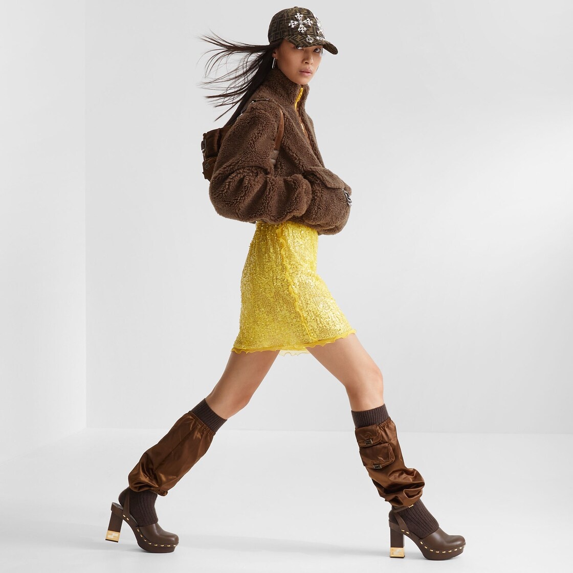 Miniskirt with fitted high waist. Made of yellow silk chiffon, entirely covered with all-over sequin - 4