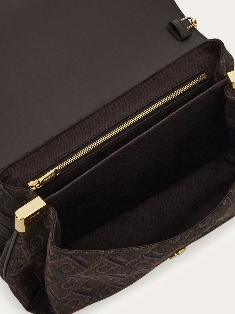 Front flap crossbody bag (M) 6