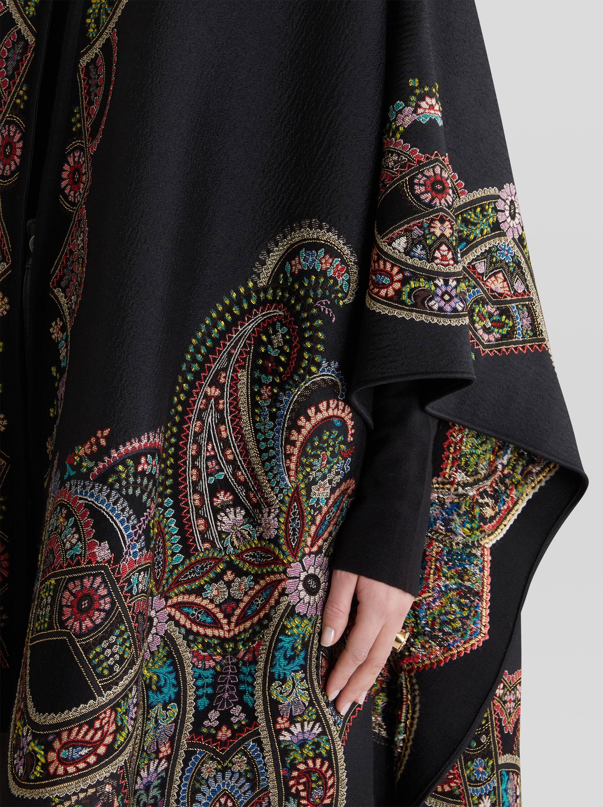 FLORAL PAISLEY JACQUARD CAPE - 2